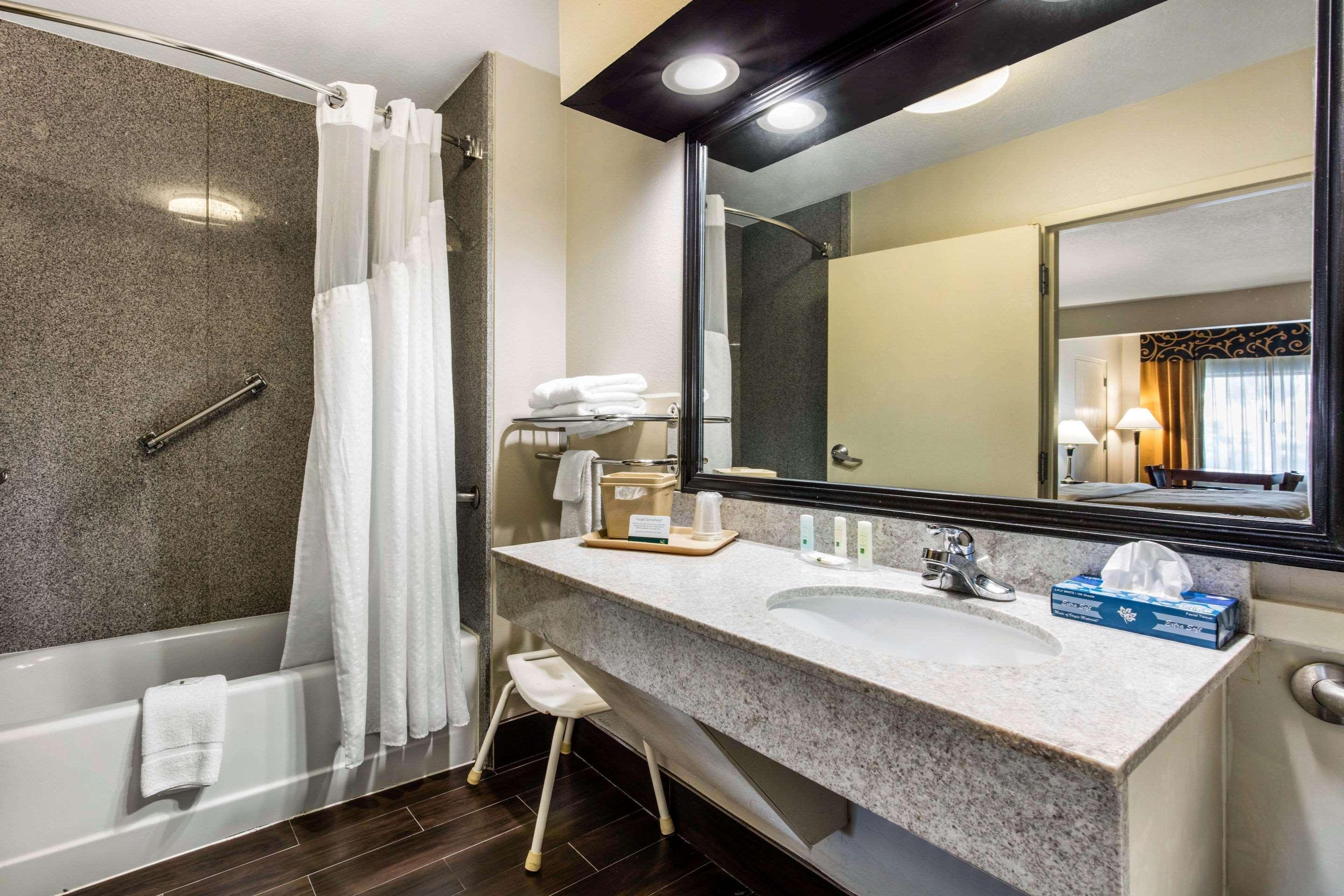 Quality Inn Airport I-240 メンフィス エクステリア 写真
