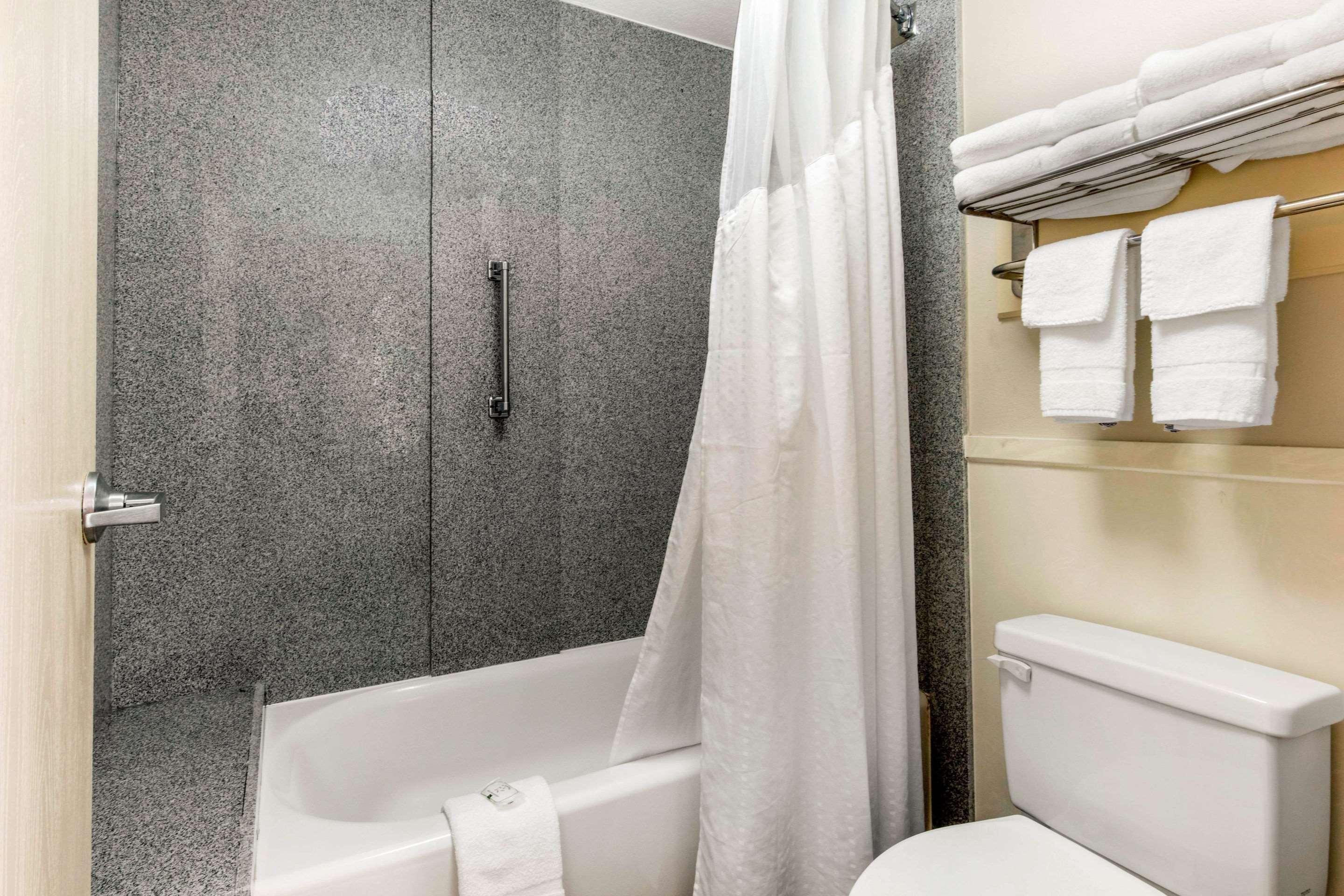 Quality Inn Airport I-240 メンフィス エクステリア 写真