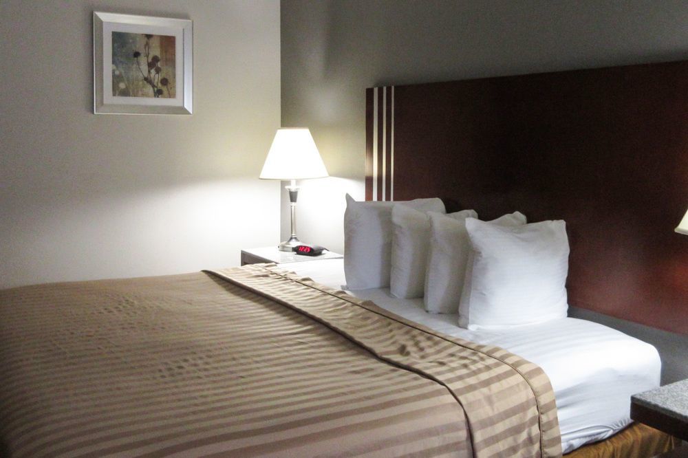 Quality Inn Airport I-240 メンフィス エクステリア 写真