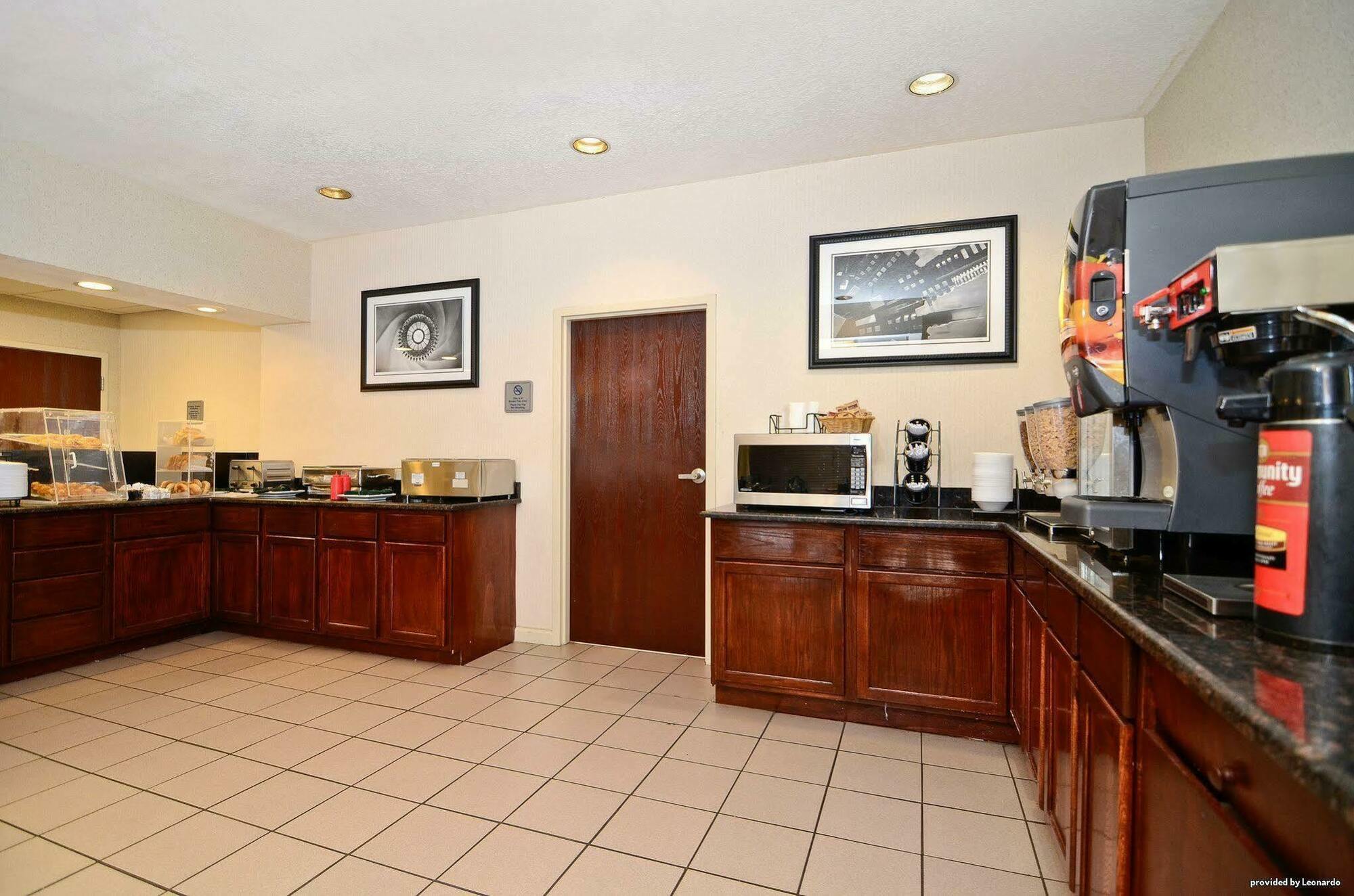 Quality Inn Airport I-240 メンフィス エクステリア 写真